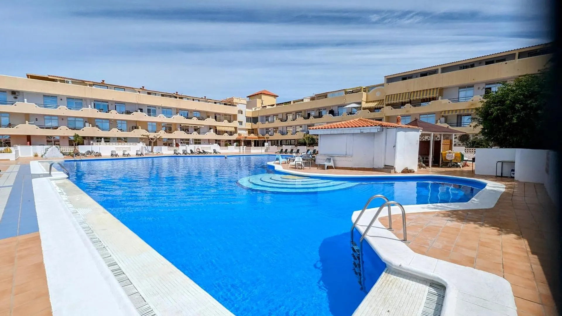 Comfortable 2-Bedroom Duplex In Playa Paraiso With Ocean View, Balcony, And Shared Pool Costa Adeje  0*, Costa Adeje (Tenerife)